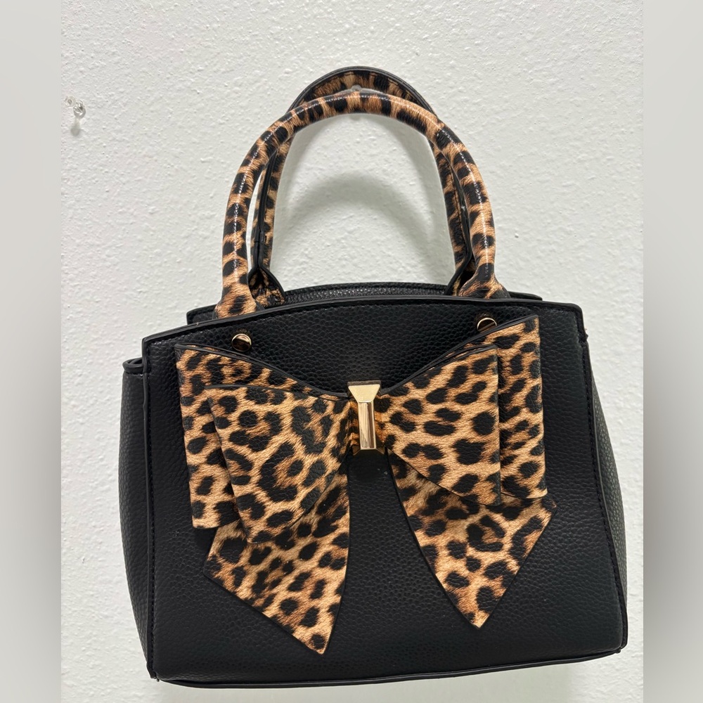 Black Handbag with Leopard Bow Accent